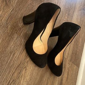 Black Pumps